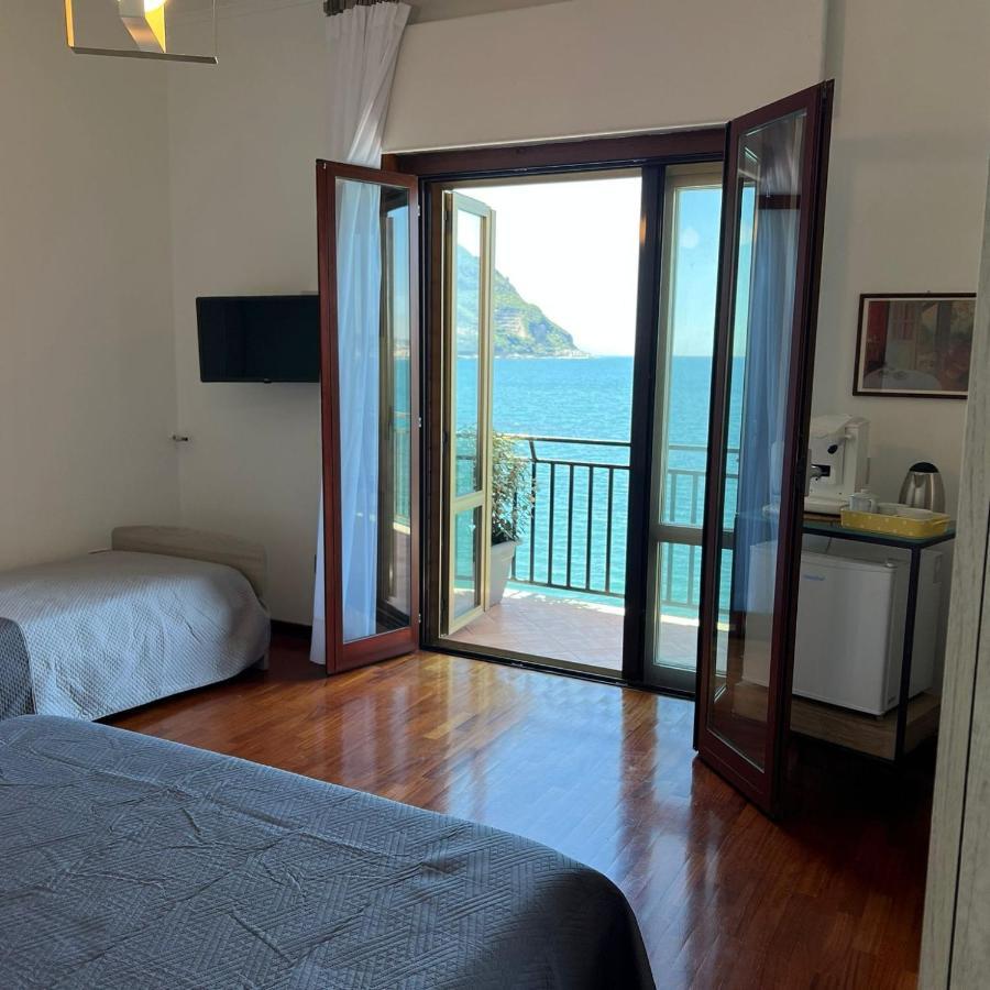 Vip Sul Mare Bed & Breakfast กาสเตลลัมมาเร ดิ สตาเบีย ภายนอก รูปภาพ